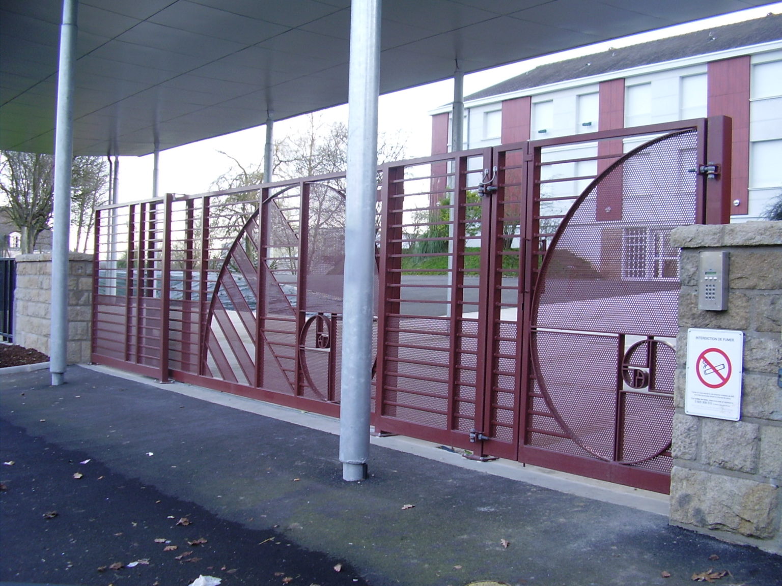 Photo : Lycée Léonard De Vinci, Mayenne, 2005.