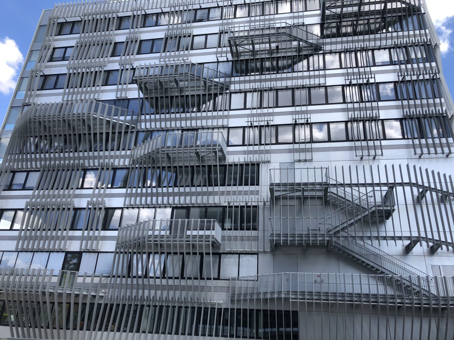 Photo : Immeuble de bureau à Cergy Pontoise.